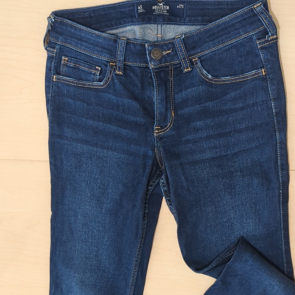 Hollister Blue Skinny Jeans with Stretch and Mid-Rise Fit